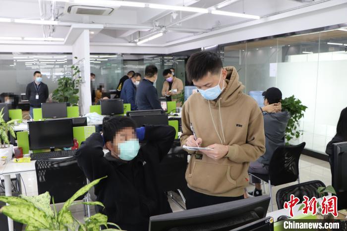 找杭州股票配资平台要注意 警方打掉涉诈骗炒股团伙别上当