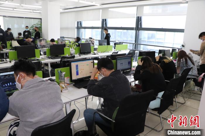 杭州警方打击股票诈骗团伙_杭州股票配资平台_股票诈骗平台调查