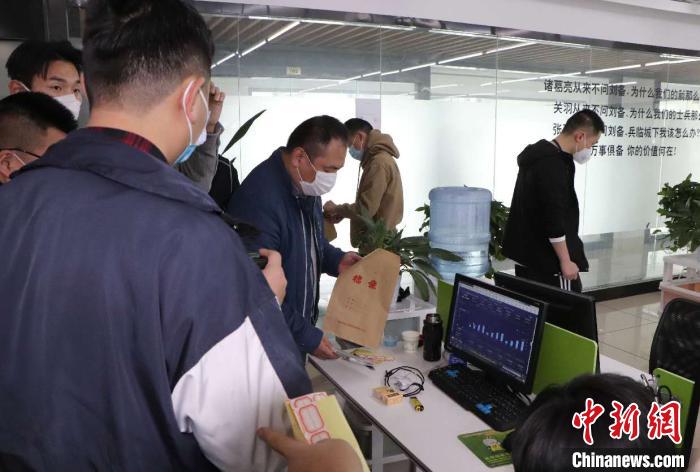 杭州警方打击股票诈骗团伙_杭州股票配资平台_股票诈骗平台调查